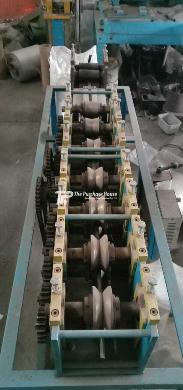 PROFILE FORMING MACHINE