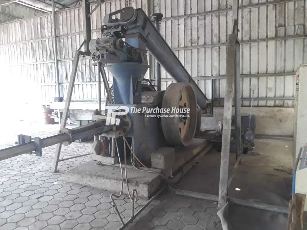 Automatic biomass briquette manufacturing unit with press