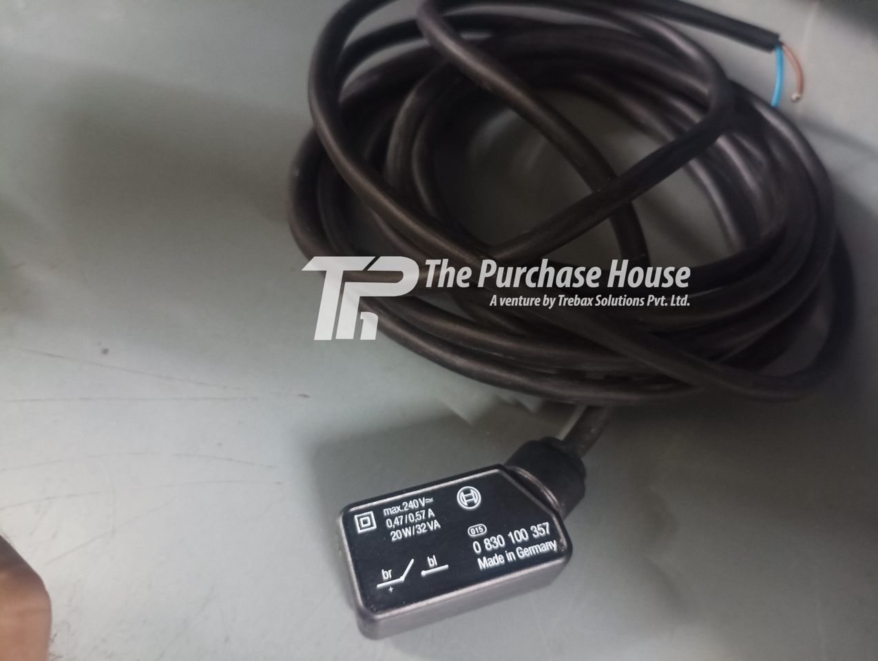 REED SWITCH
