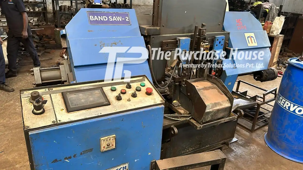 Heavy duty bandsaw machine for industrial fabrication