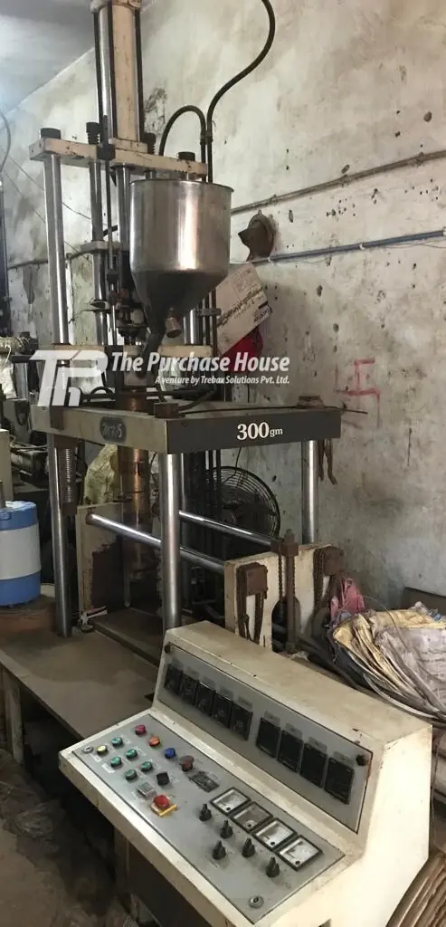 INJECTION MOULDING MACHINE