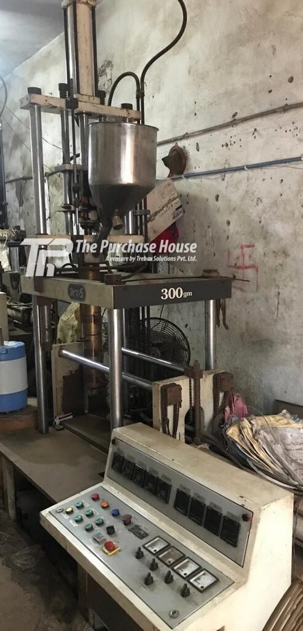 VERTICAL INJECTION MOULDING MACHINE