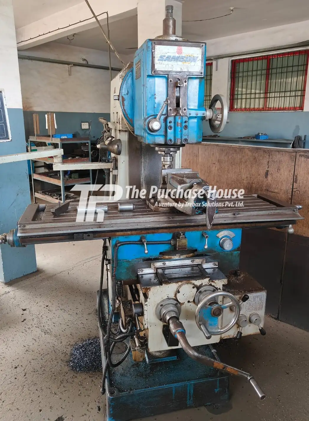 UNIVERSAL MILLING MACHINE