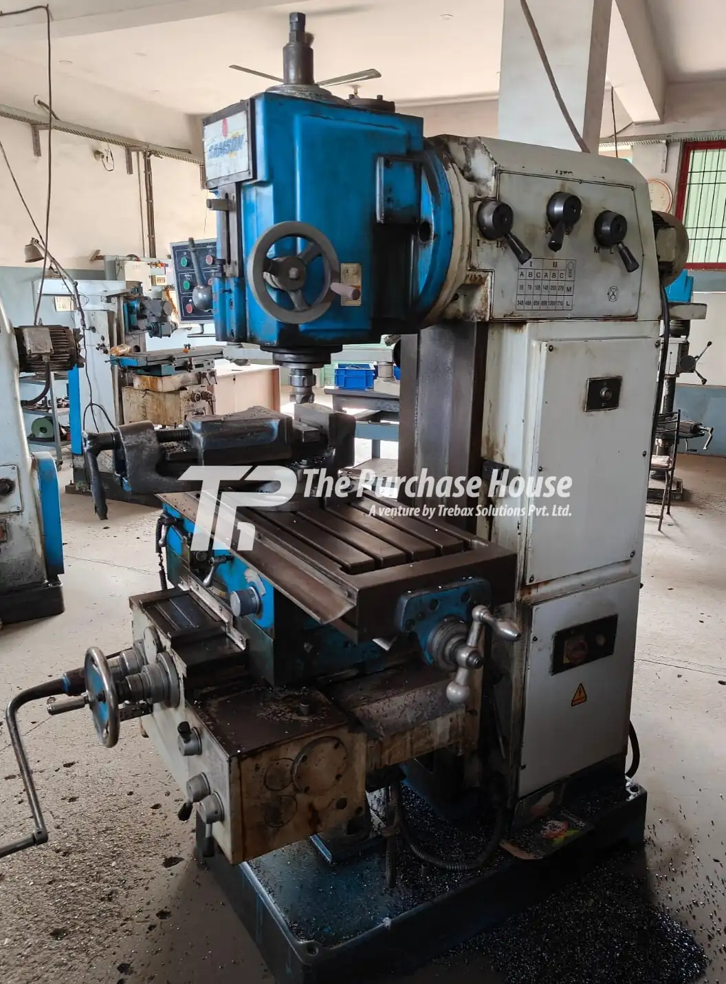 UNIVERSAL MILLING MACHINE