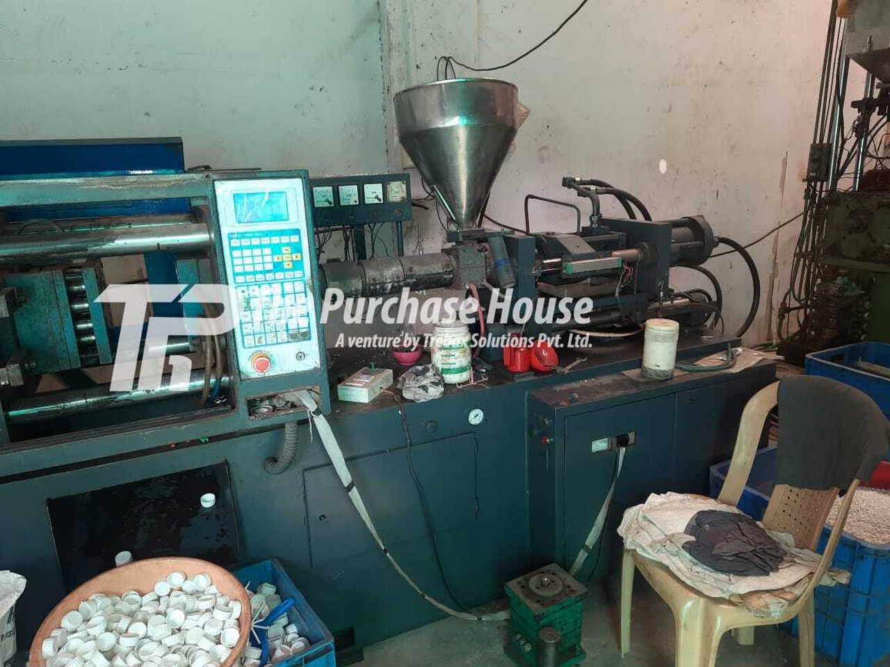 INJECTION MOULDING MACHINE