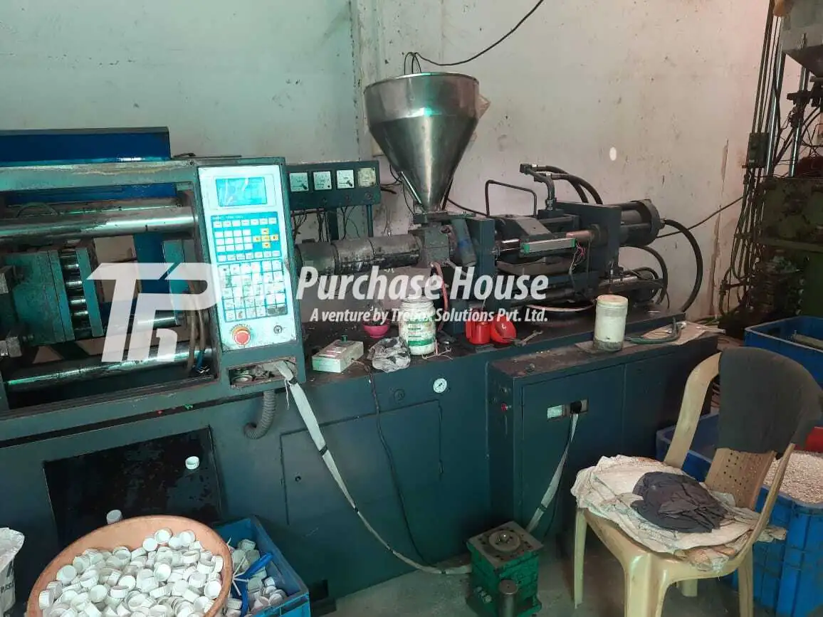 INJECTION MOULDING MACHINE