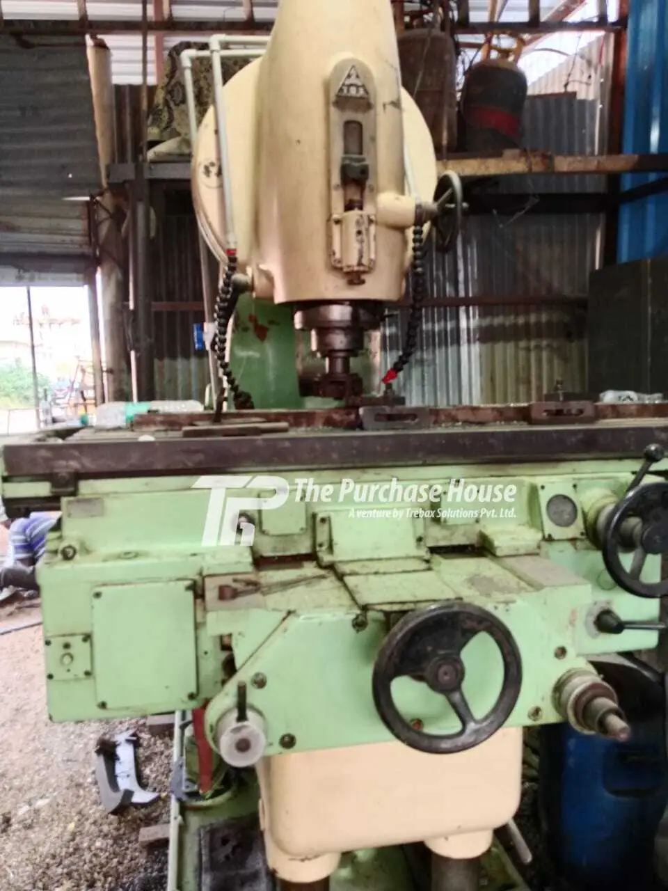 VERTICAL MILLING MACHINE