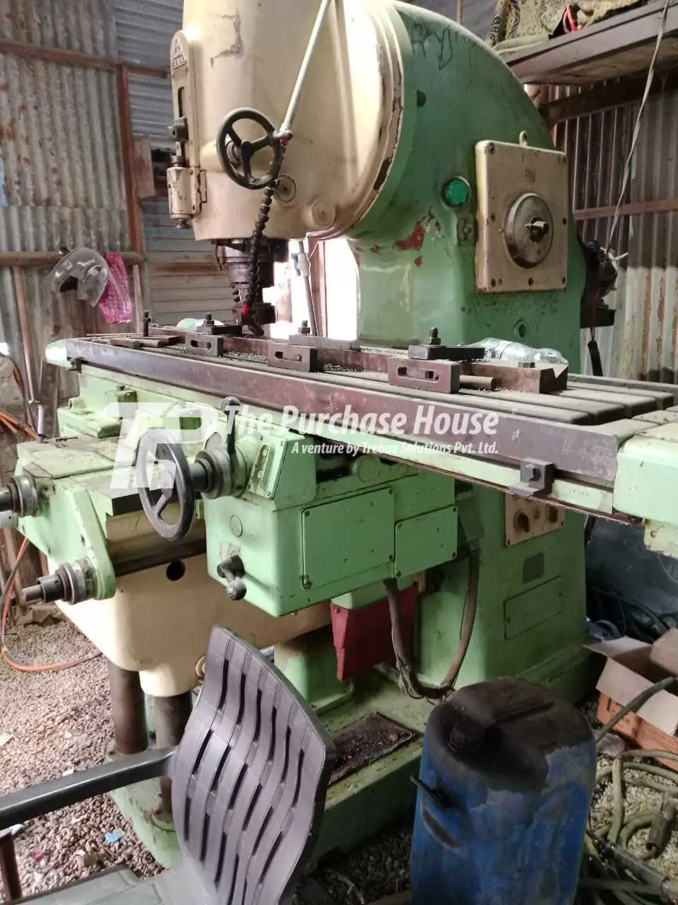 VERTICAL MILLING MACHINE