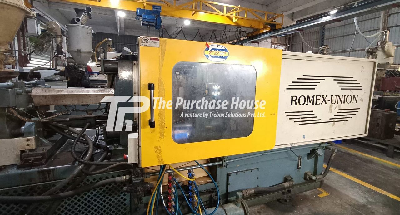PLASTIC INJECTION MOULDING MACHINE