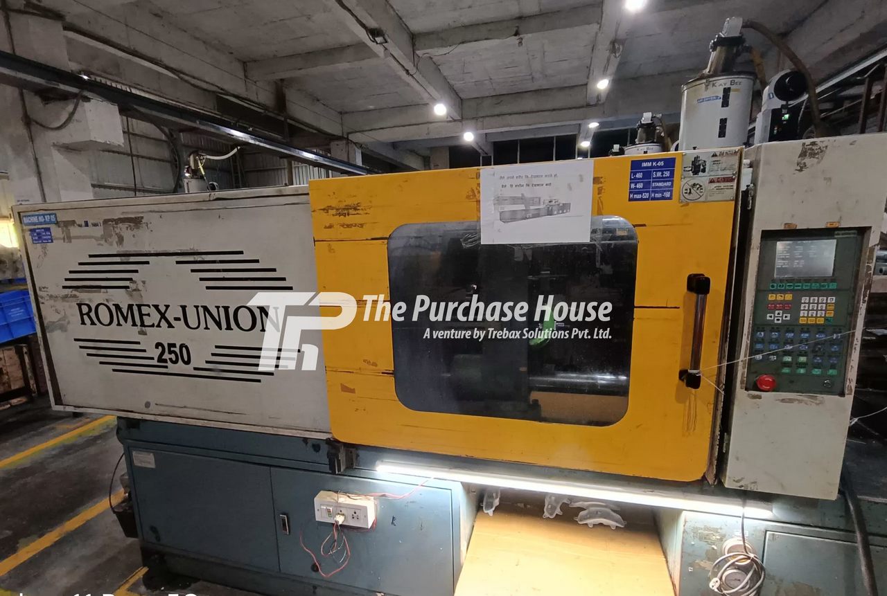 PLASTIC INJECTION MOULDING MACHINE