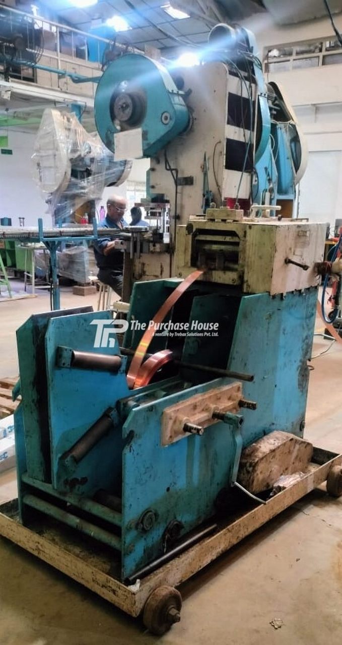 COMPACT TYPE DECOILER CUM STRAIGHTENER