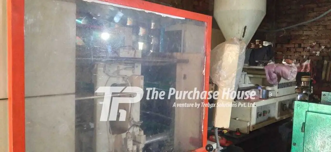 INJECTION MOULDING MACHINE