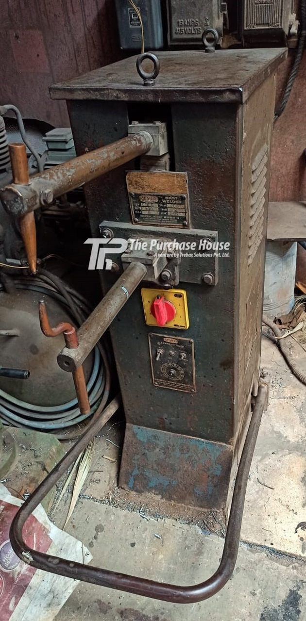 WELDING MACHINE