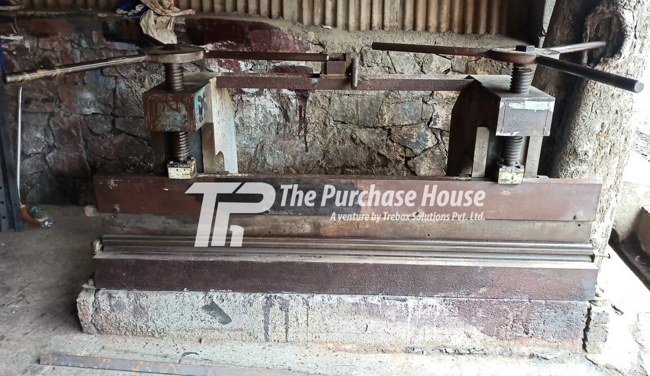 HAND OPERATED SHEET BENDING MACHINE