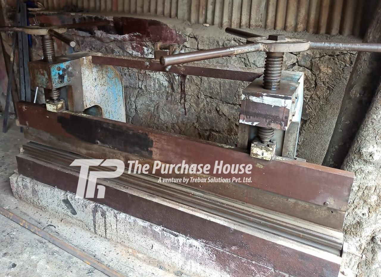 HAND OPERATED SHEET BENDING MACHINE