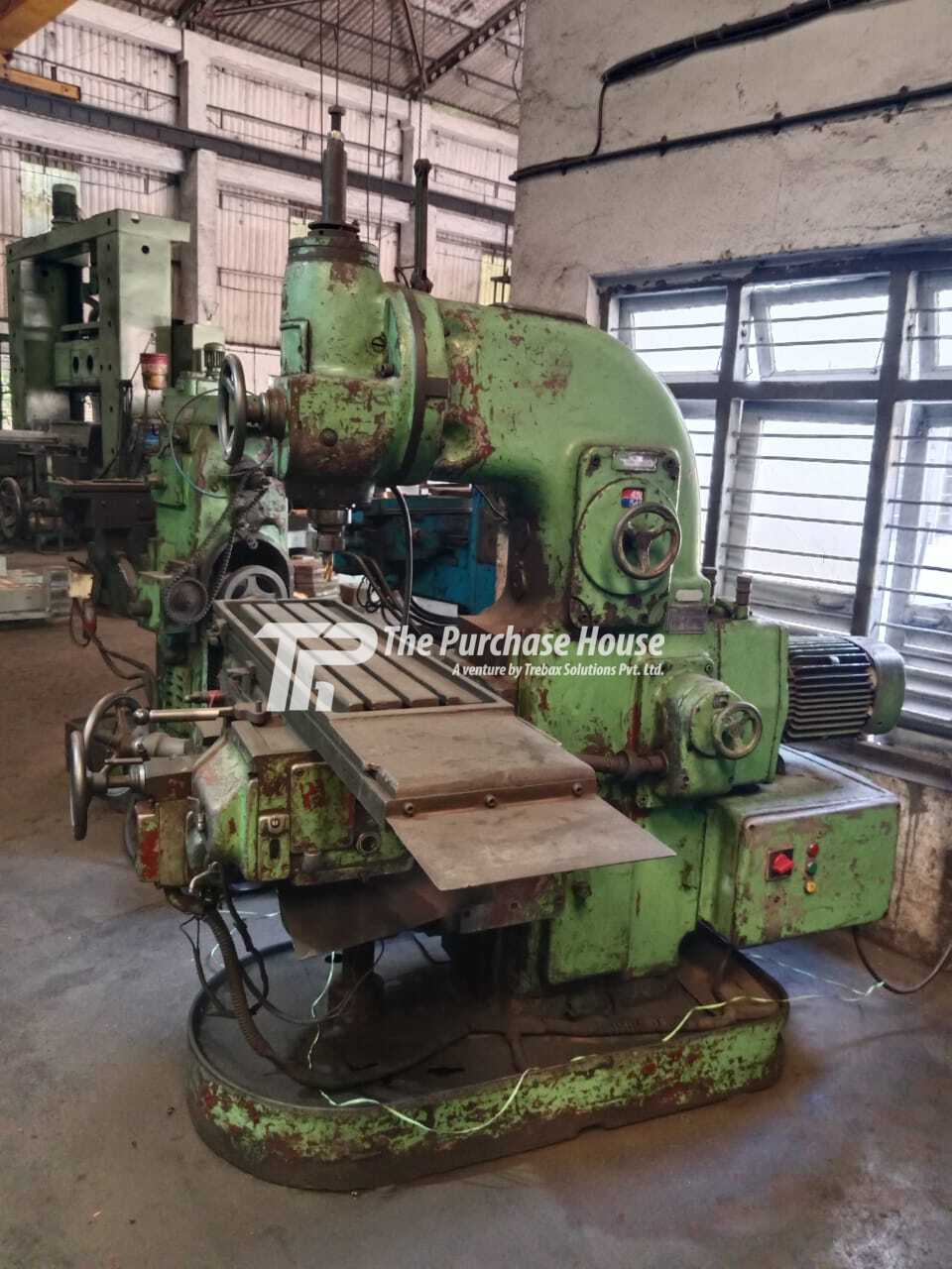 MILLING MACHINE