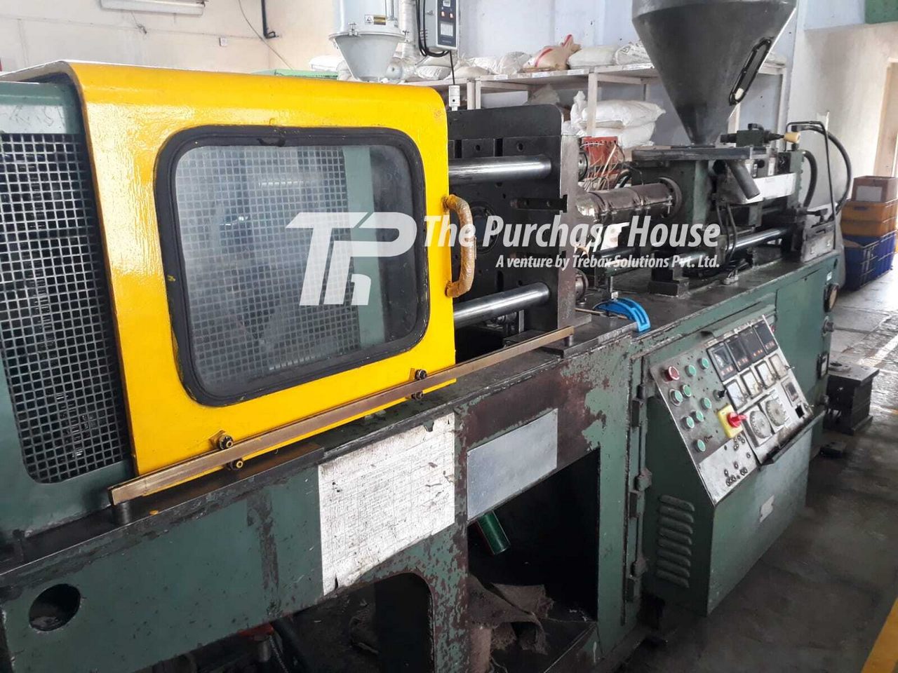 PLASTIC INJECTION MOULDING MACHINE