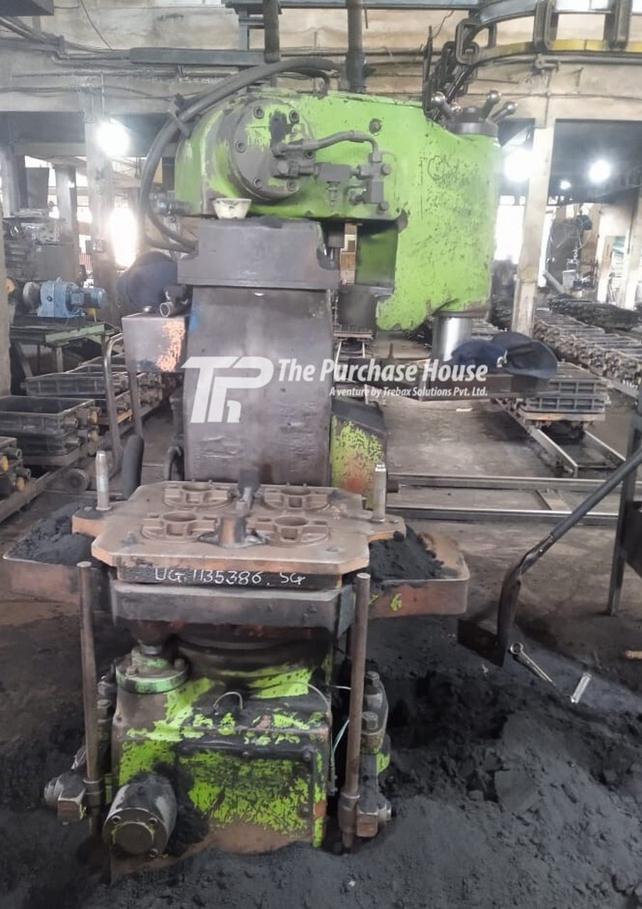 SIMULTANEOUS JOLT SQUEEZE MOLDING MACHINE