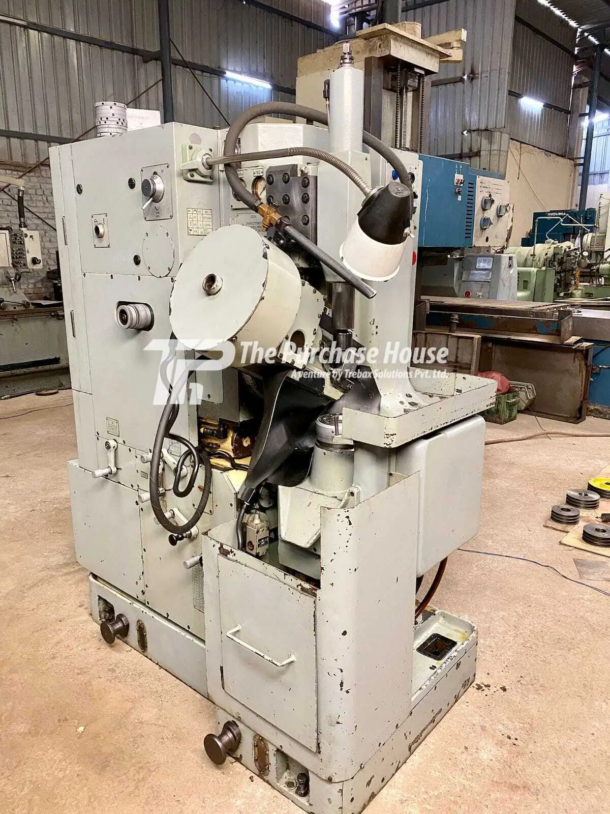 GEAR HOBBING MACHINE