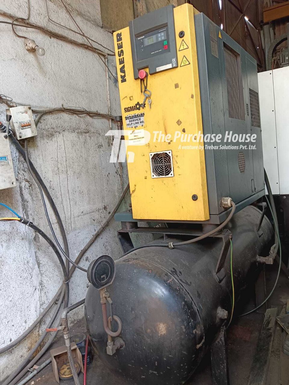 SCREW AIR COMPRESSOR