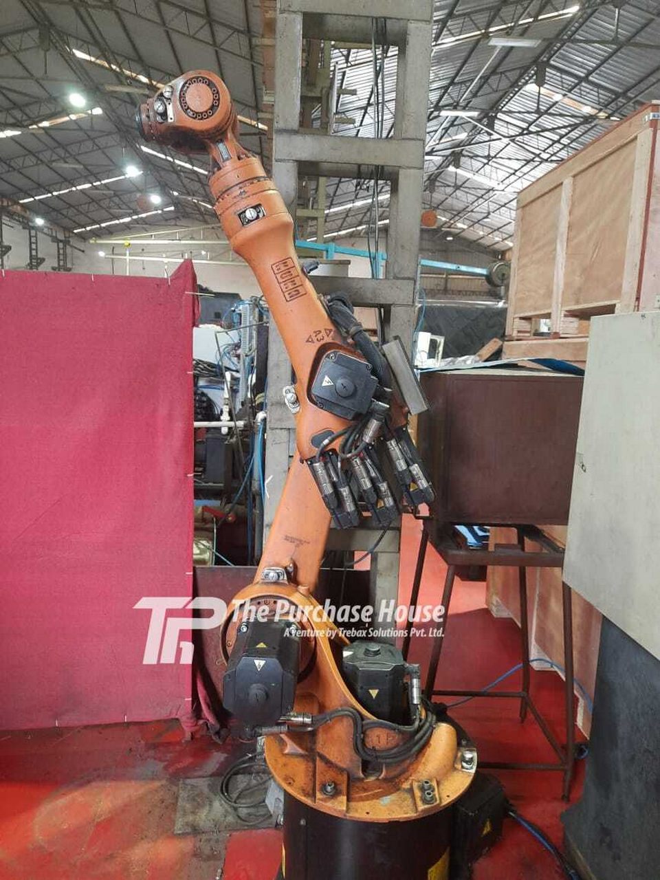 INDUSTRIAL ROBOT