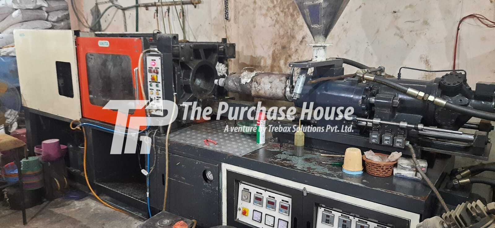 INJECTION MOULDING MACHINE