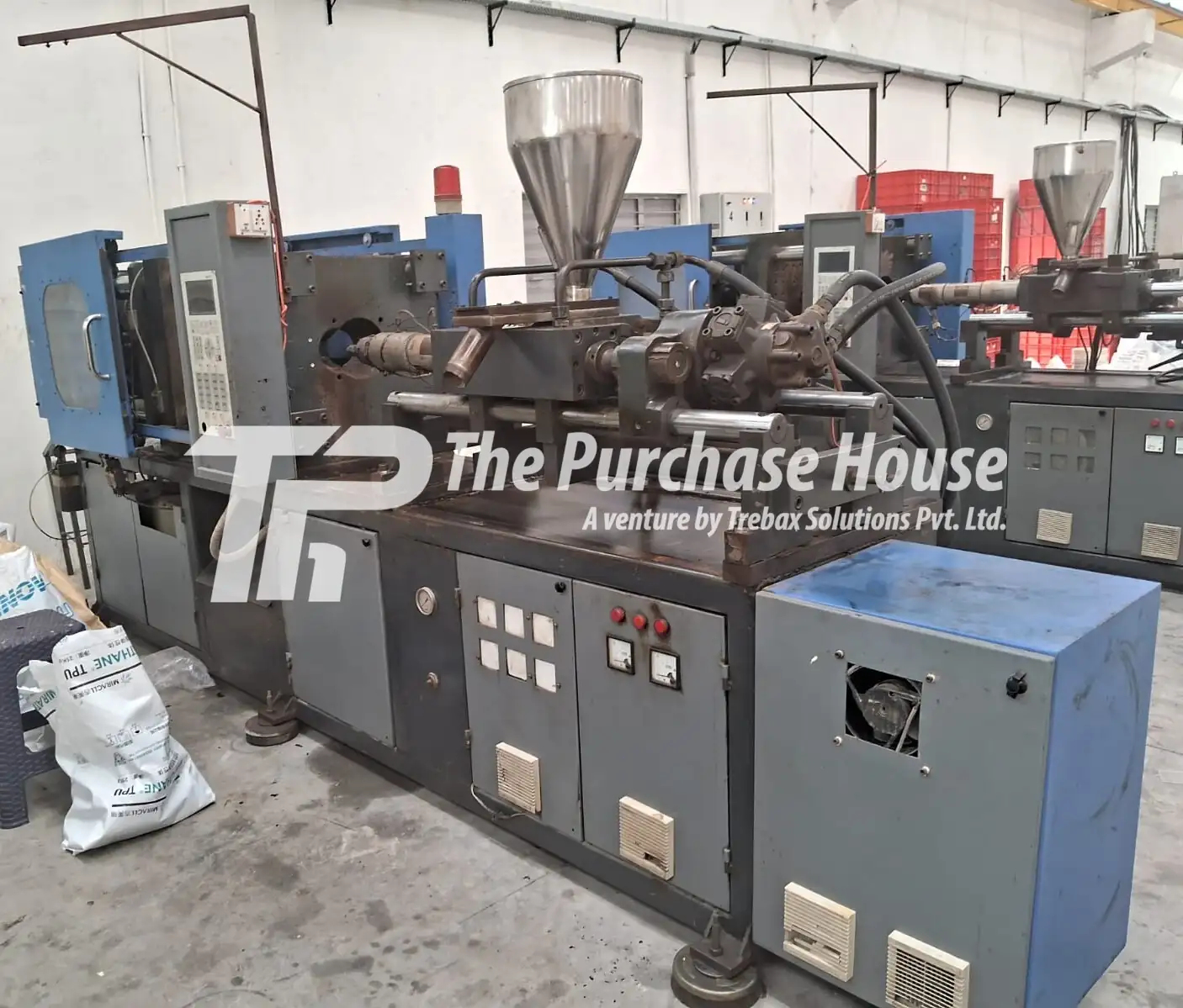 INJECTION MOULDING MACHINE