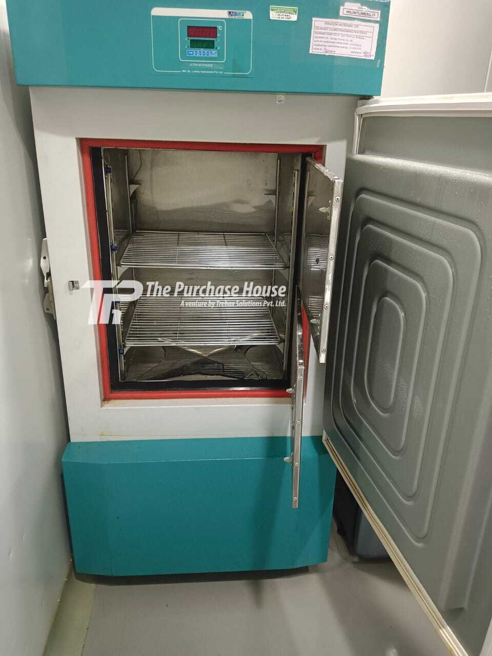 LABORATORY FREEZER