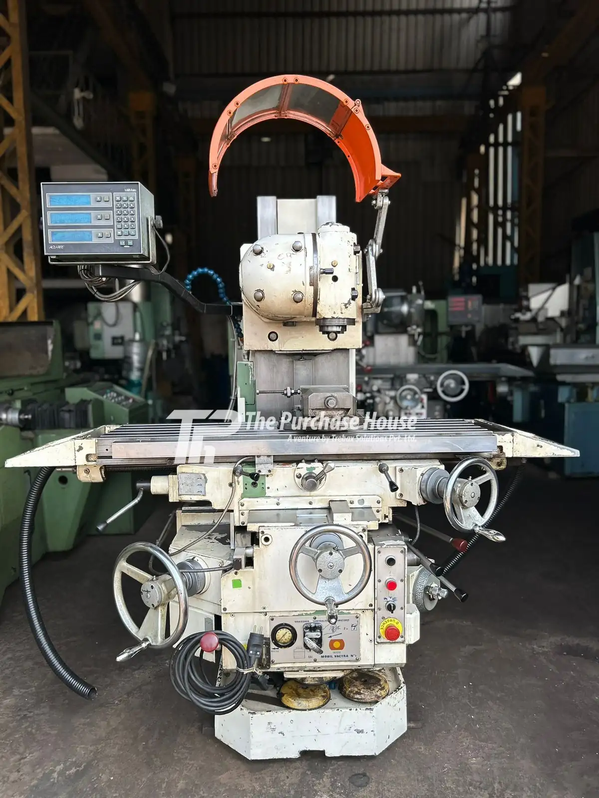 UNIVERSAL MILLING MACHINE