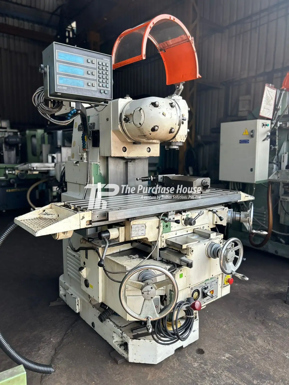UNIVERSAL MILLING MACHINE