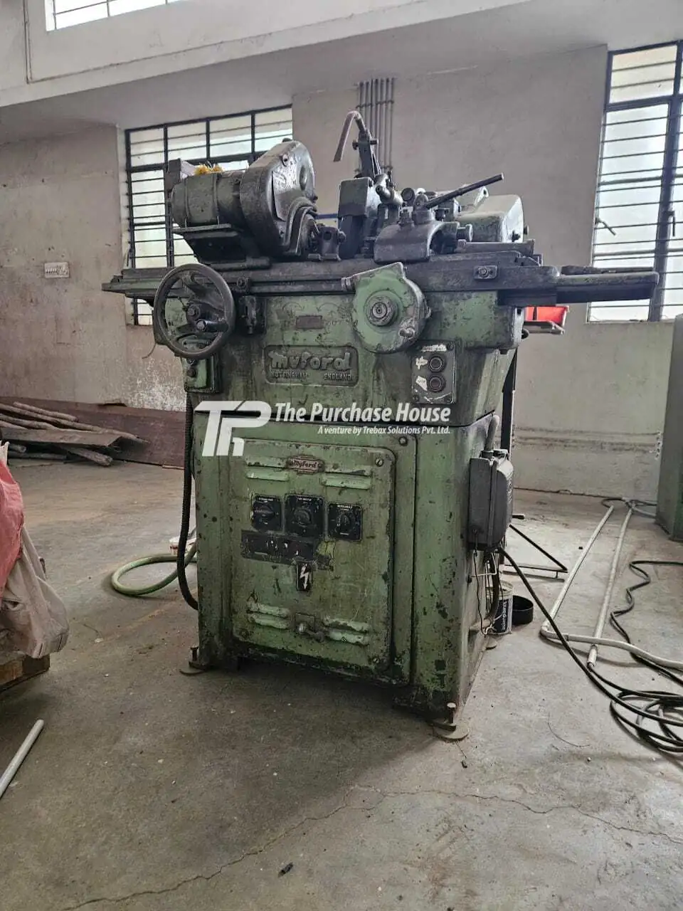 CYLINDRICAL GRINDER MACHINE