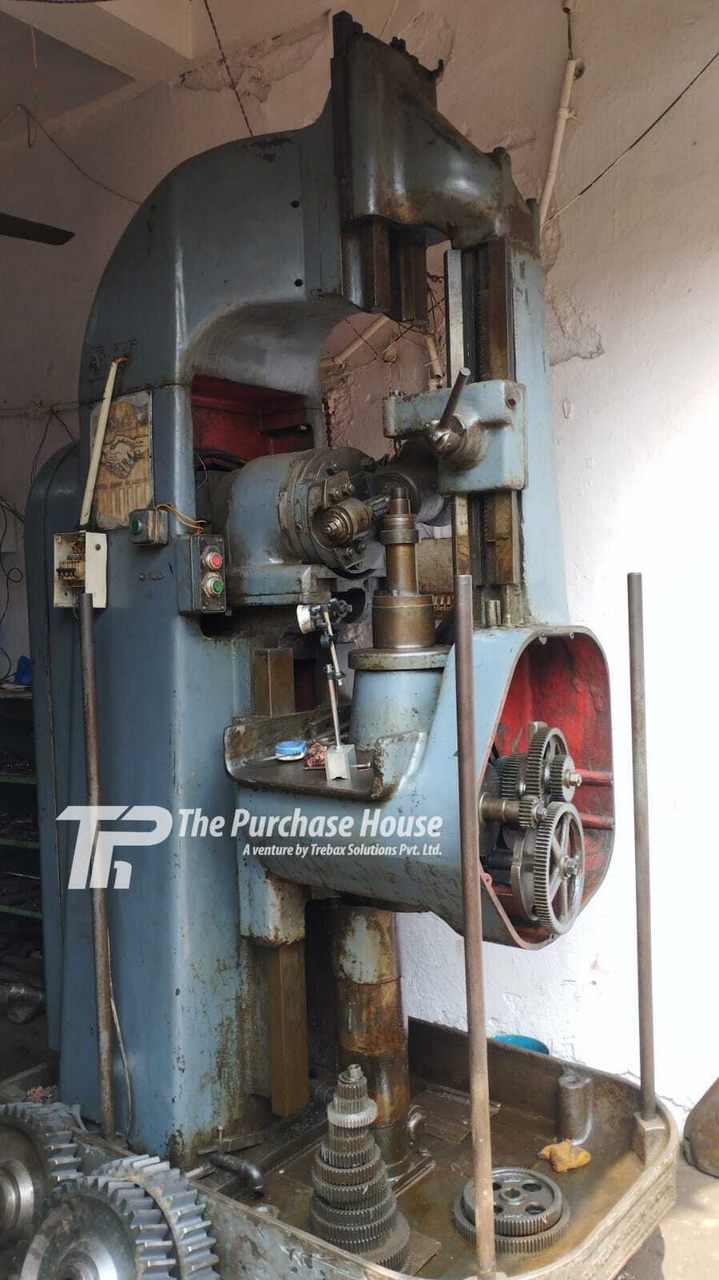 GEAR HOBBING MACHINE