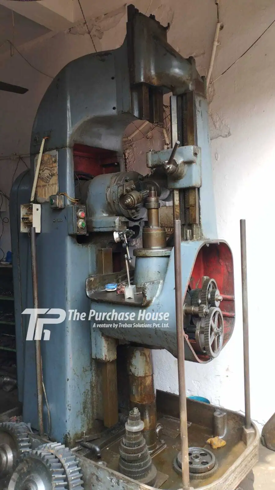 GEAR HOBBING MACHINE