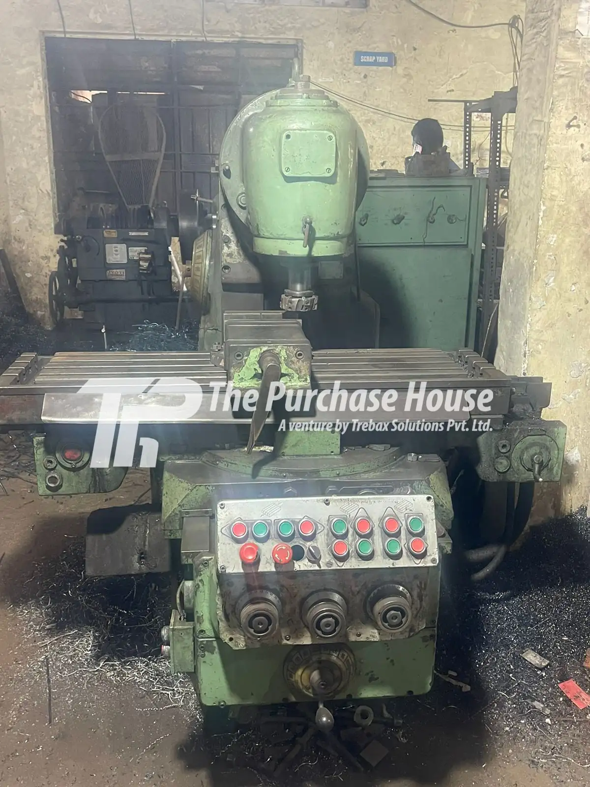 UNIVERSAL MILLING MACHINE