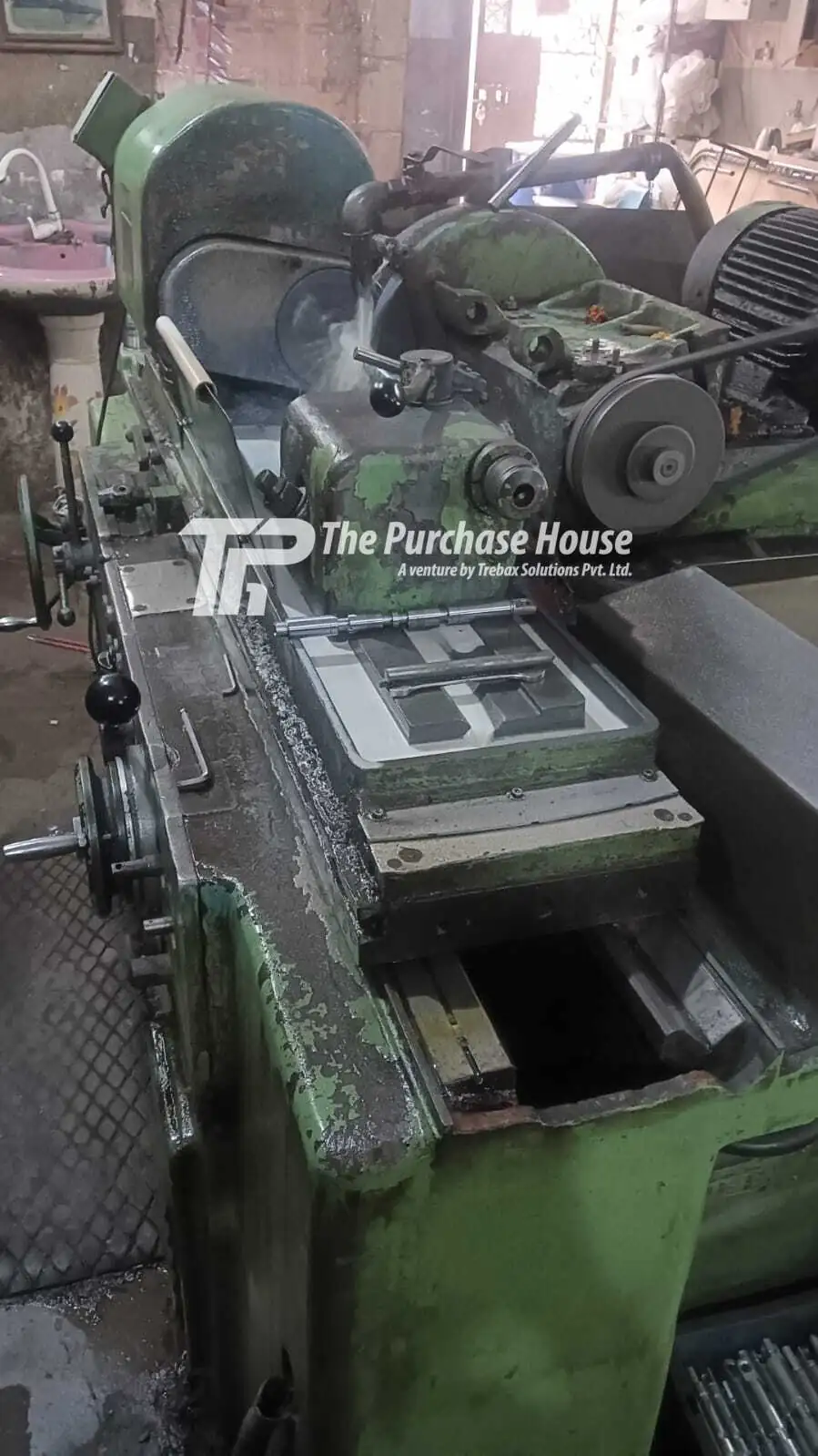 CYLINDRICAL GRINDER MACHINE