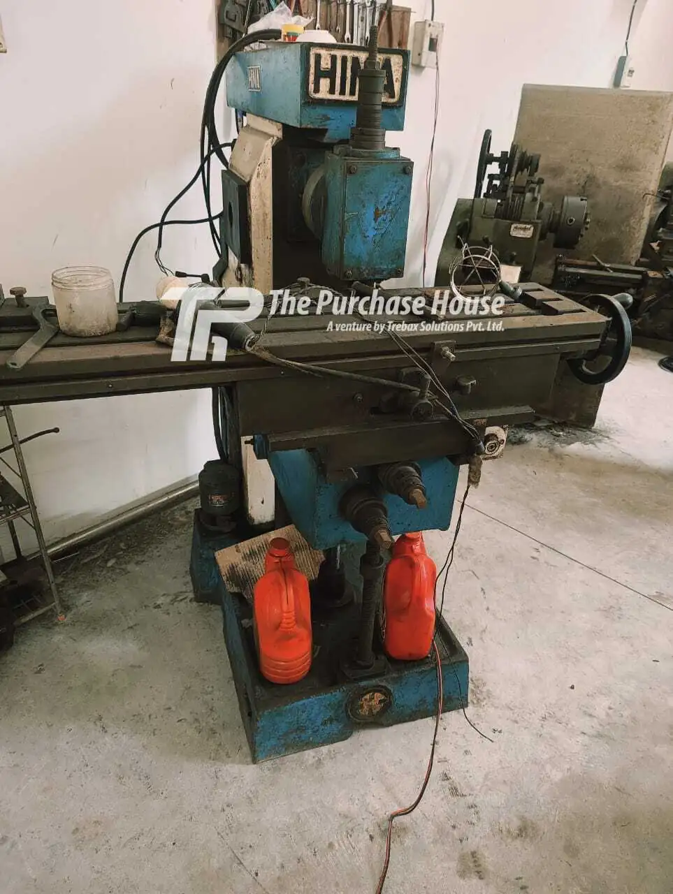 UNIVERSAL MILLING MACHINE