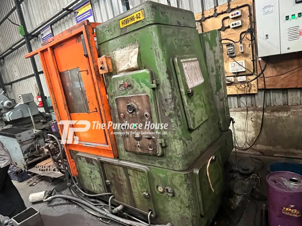 GEAR HOBBING MACHINE