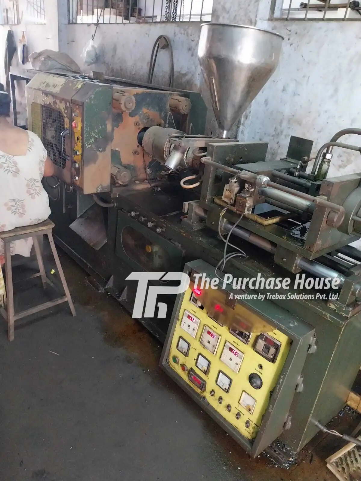 INJECTION MOULDING MACHINE