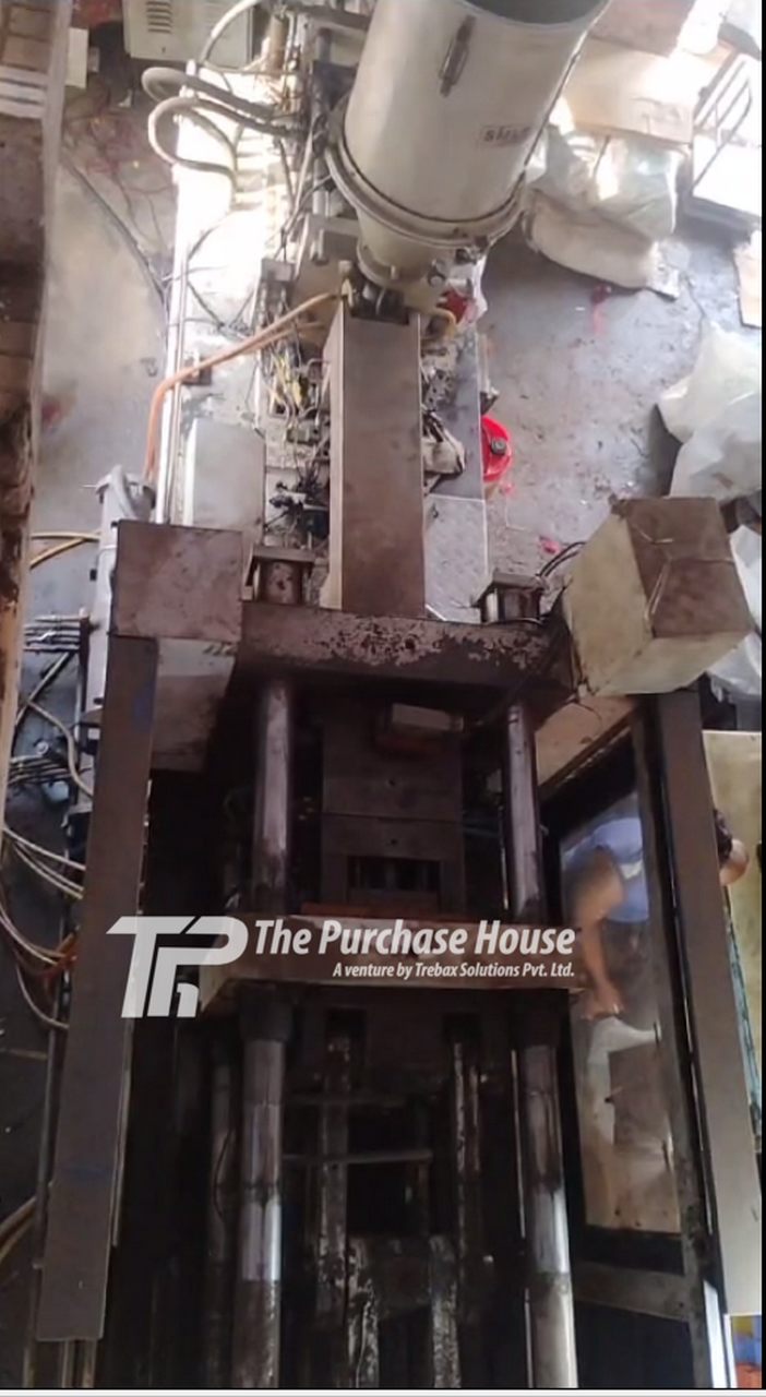 INJECTION MOULDING MACHINE