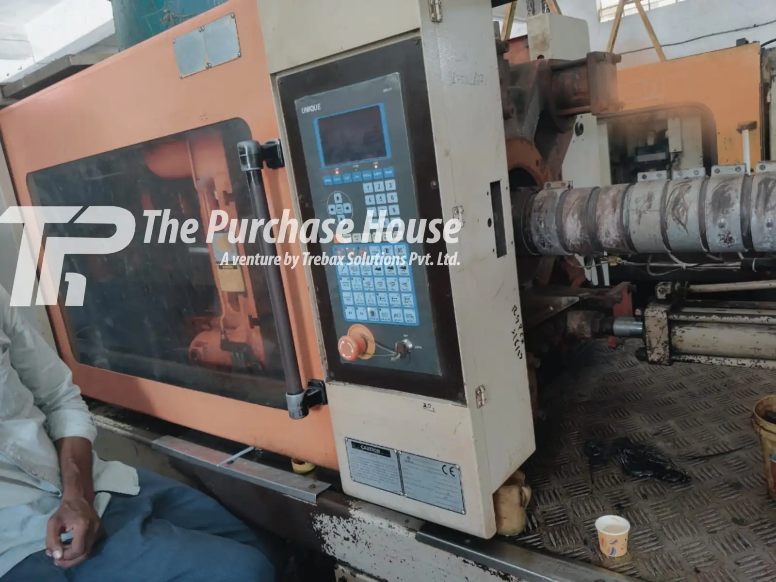 INJECTION MOULDING MACHINE