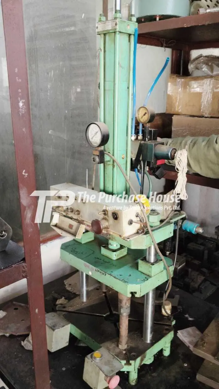 HYDROPNEUMATIC PRESS MACHINE