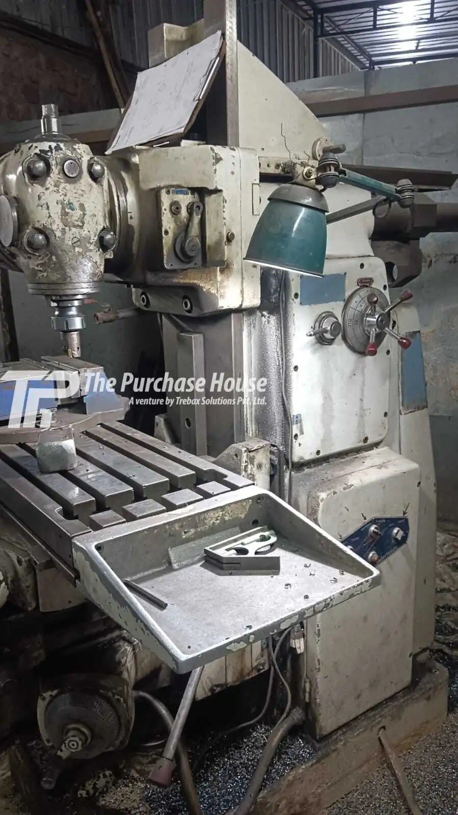 UNIVERSAL MILLING MACHINE