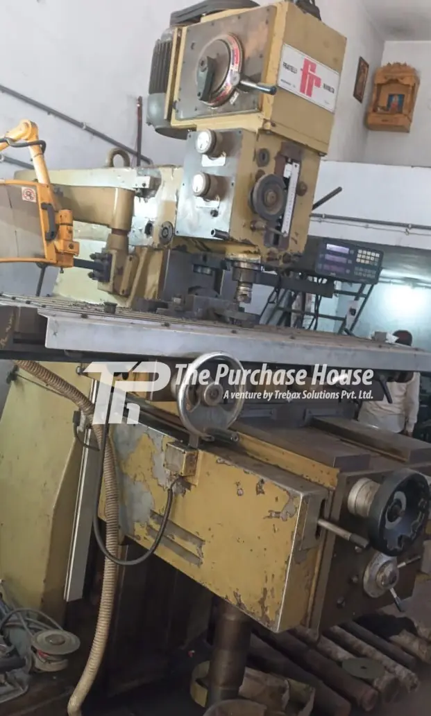 UNIVERSAL MILLING MACHINE