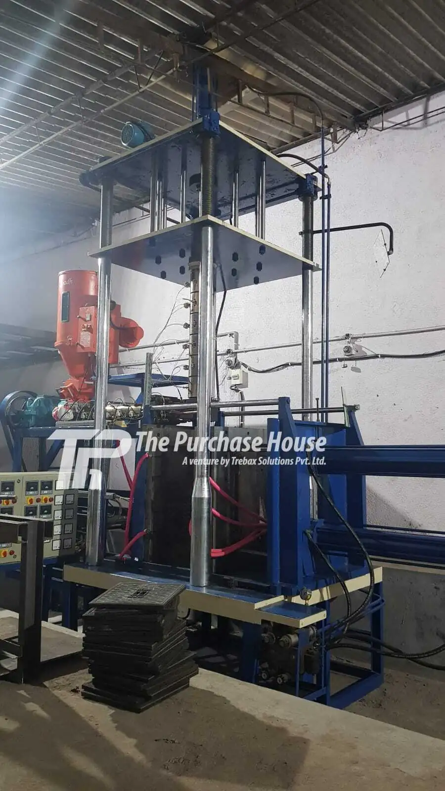 Industrial vertical injection moulding machine for production