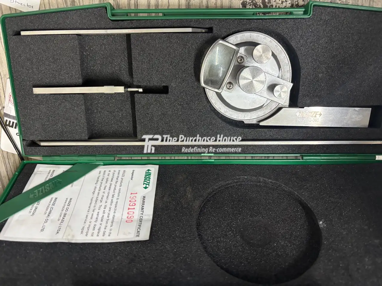 Universal bevel protractor for accurate angle measurement
