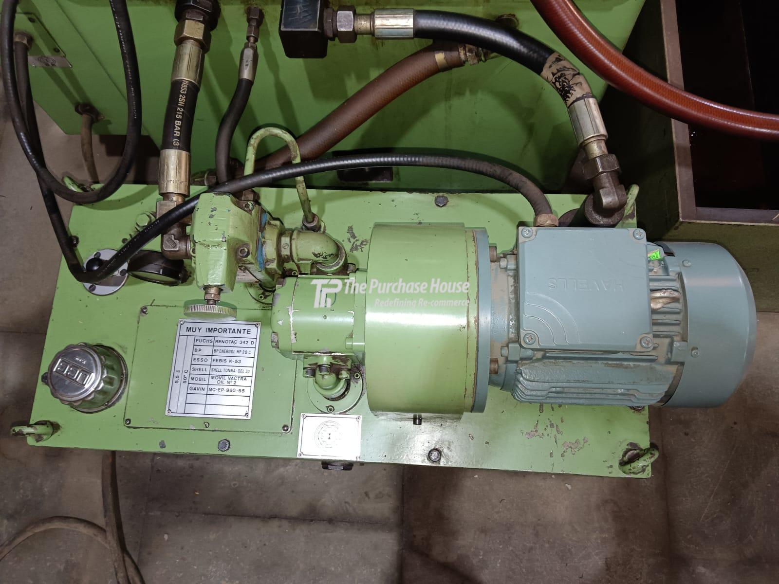 UNIVERSAL CYLINDRICAL GRINDER MACHINE