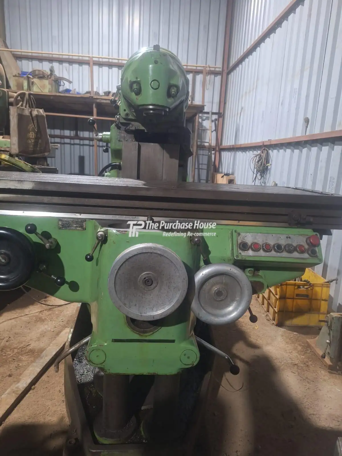 UNIVERSAL MILLING MACHINE