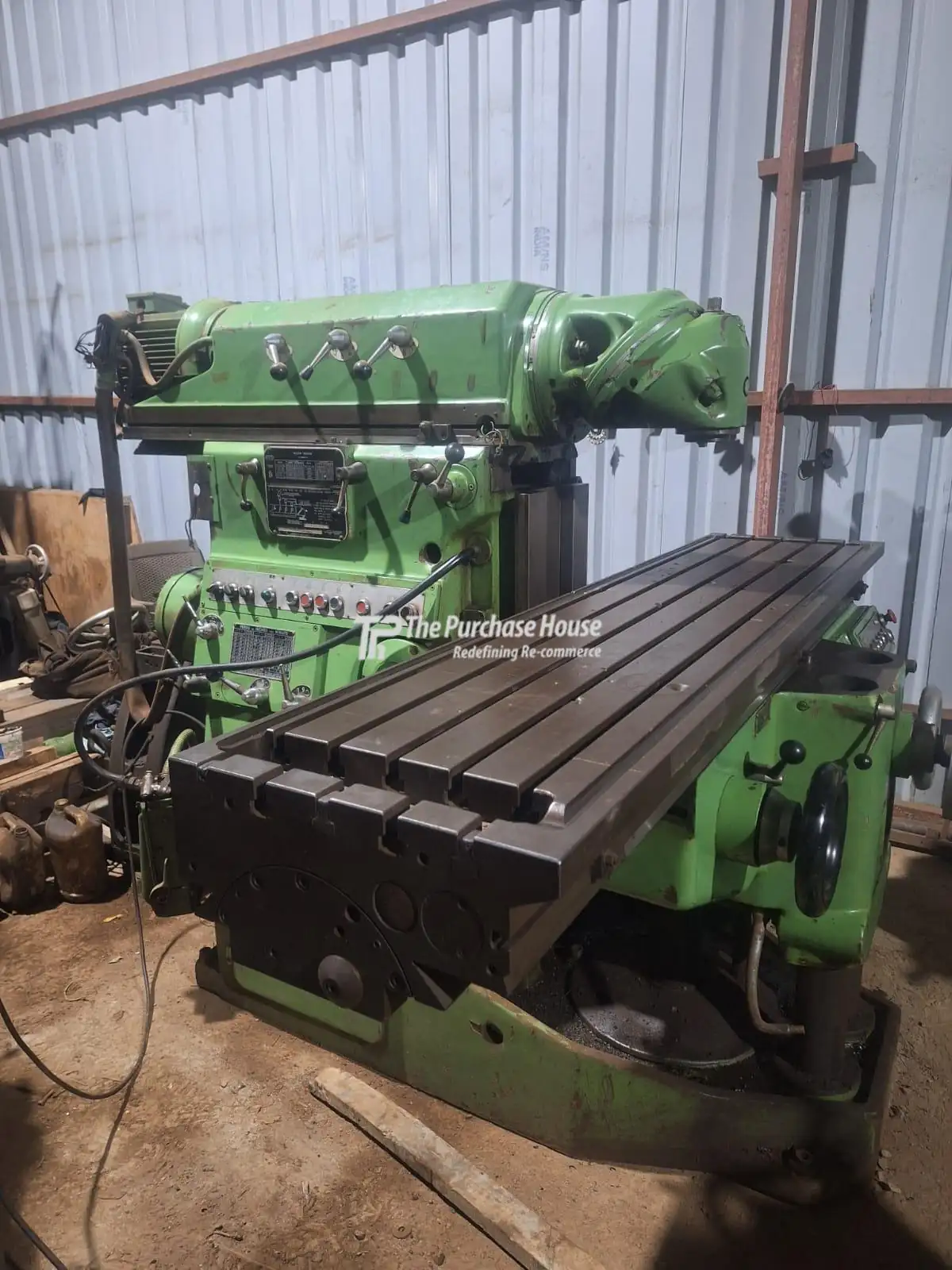 UNIVERSAL MILLING MACHINE