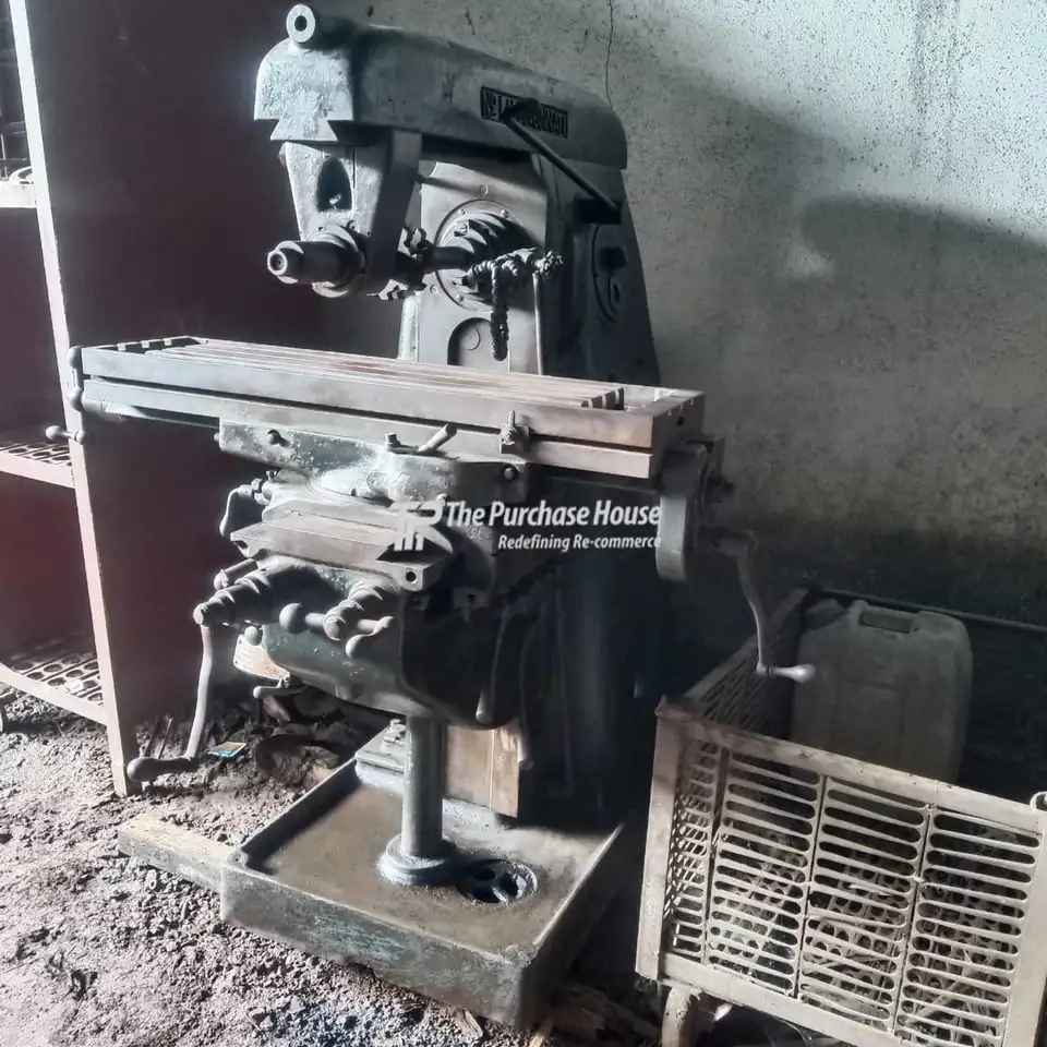 UNIVERSAL MILLING MACHINE