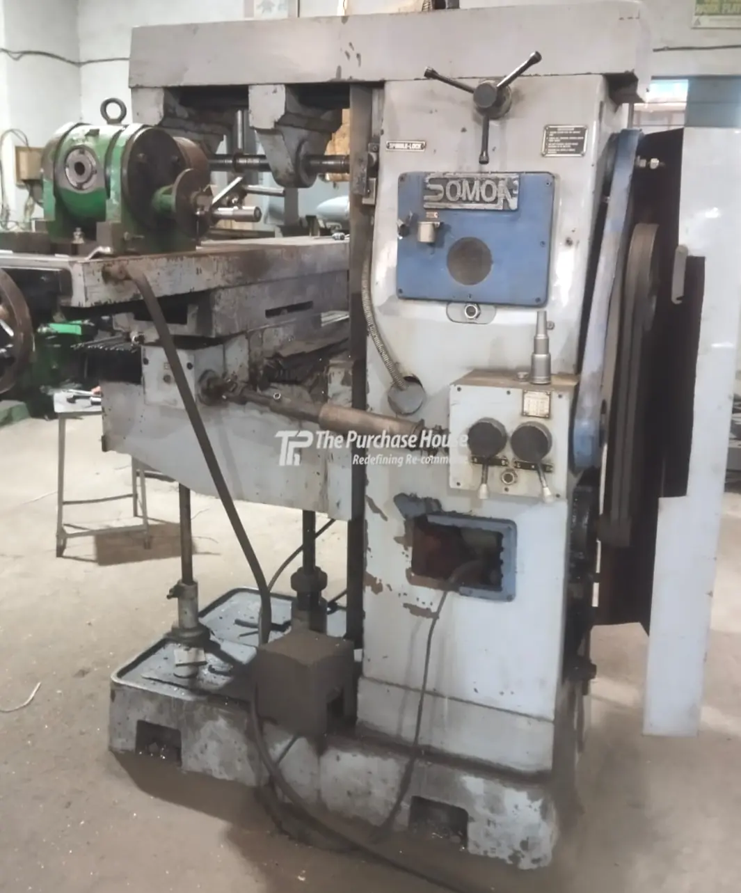 UNIVERSAL MILLING MACHINE